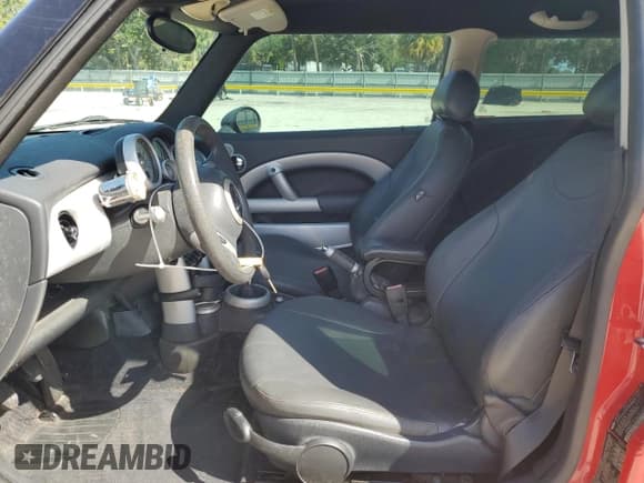 ✅ 2004 MINI Hardtop • VIN: WMWRC334X4TC51255 • Lot: 55153845. Listed on Copart with 161,362 mi. Free auction sales archive from the USA and detailed vehicle history report at DreamBid. Image 7.