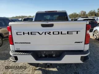✅ 2020 Chevrolet Silverado 1500 RST • VIN: 3GCUYEET0LG228669 • Lot: 75849504. Wystawiony na Copart z przebiegiem 77 062 mil. Bezpłatny archiwum sprzedaży aukcyjnych z USA i szczegółowy raport historii pojazdu na DreamBid. Zdjęcie 6.
