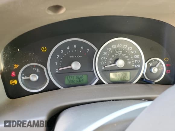 ✅ 2007 Mercury Mariner Luxury • VIN: 4M2CU91157KJ12444 • Lot: 93310955. Listed on Copart with 176,307 mi. Free auction sales archive from the USA and detailed vehicle history report at DreamBid. Image 9.