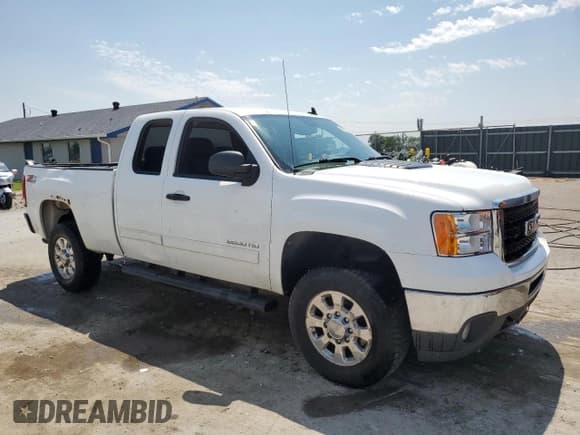 ✅ 2011 GMC Sierra 2500HD SLE • VIN: 1GT220CGXBZ125212 • Lot: 59764945. Wystawiony na Copart z przebiegiem 141 699 mil. Bezpłatny archiwum sprzedaży aukcyjnych z USA i szczegółowy raport historii pojazdu na DreamBid. Zdjęcie 4.