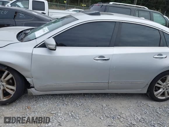 ✅ 2015 Nissan Altima SL • VIN: 1N4BL3AP6FC202593 • Lot: 40765451. Wystawiony na IAAI z przebiegiem 179 365 mil. Bezpłatny archiwum sprzedaży aukcyjnych z USA i szczegółowy raport historii pojazdu na DreamBid. Zdjęcie 14.