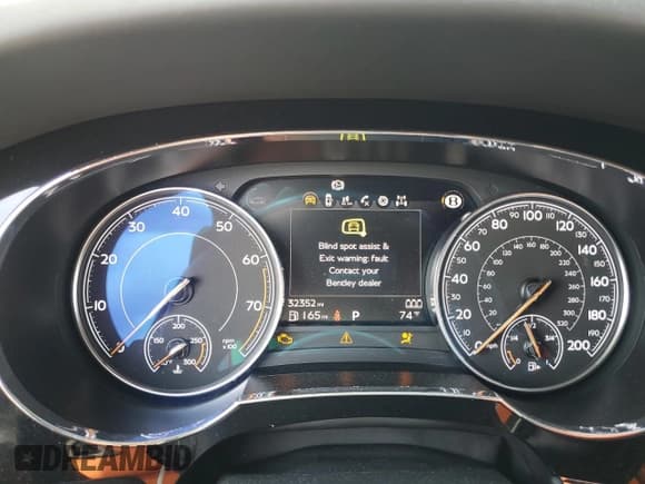 ✅ 2017 Bentley Bentayga W12 • VIN: SJAAC2ZV6HC015703 • Lot: 51542665. Wystawiony na Copart z przebiegiem 32 352 mil. Bezpłatny archiwum sprzedaży aukcyjnych z USA i szczegółowy raport historii pojazdu na DreamBid. Zdjęcie 9.