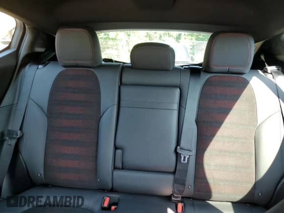 2024 Dodge Hornet R/T Plus z VIN ZACPDFDW2R3A23248, wystawiony jako Copart lot #57057955 z przebiegiem 525 mil mil oraz Szkoda całkowita • Salvage title. Historia ofert i sprzedaży dostępna na DreamBid. Obrazek 10.