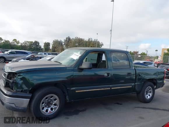 ✅ 2006 Chevrolet Silverado 1500 LS • VIN: 2GCEC13V161225437 • Lot: 43364401. Wystawiony na IAAI z przebiegiem Nie podano mil. Skorzystaj z bezpłatnego archiwum sprzedaży aukcyjnych z USA i zobacz szczegółowy raport historii pojazdu na DreamBid. Zdjęcie 13.