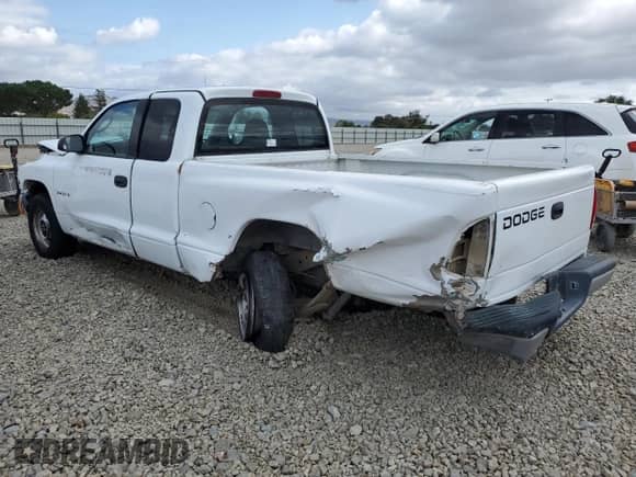 2000 Dodge Dakota with VIN 1B7GL22X1YS708575, listed as a Copart auction lot 82715565 with 133,656 mi miles and Salvage title. Bid and sale history available at DreamBid. Image 2.