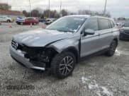 ✅ 2020 Volkswagen Tiguan SE • VIN: 3VV2B7AXXLM027460 • Lot: 92386305. Wystawiony na Copart z przebiegiem 94 422 mil. Bezpłatny archiwum sprzedaży aukcyjnych z USA i szczegółowy raport historii pojazdu na DreamBid. Zdjęcie 1.
