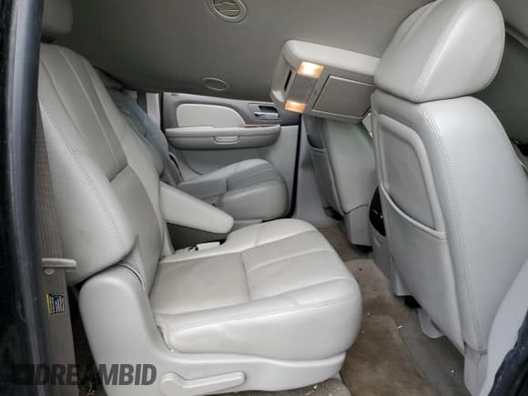 ✅ 2007 Chevrolet Suburban LTZ • VIN: 3GNFK16377G177721 • Lot: 66013204. Wystawiony na Copart z przebiegiem 226 713 mil. Bezpłatny archiwum sprzedaży aukcyjnych z USA i szczegółowy raport historii pojazdu na DreamBid. Zdjęcie 11.