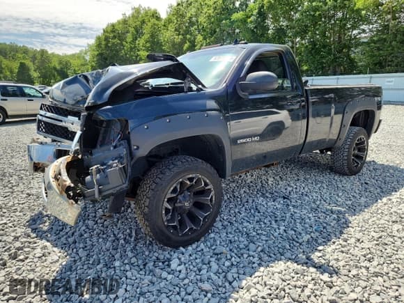 ✅ 2011 Chevrolet Silverado 2500HD LT • VIN: 1GC0KXCG9BF103767 • Lot: 62671765. Listed on Copart with 221,402 mi. Free auction sales archive from the USA and detailed vehicle history report at DreamBid. Image 1.