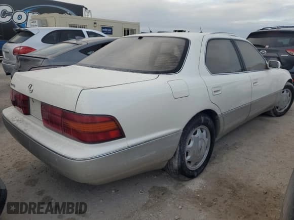 ✅ 1993 Lexus LS • VIN: JT8UF11E4P0182942 • Lot: 74141754. Wystawiony na Copart z przebiegiem Nie podano. Bezpłatny archiwum sprzedaży aukcyjnych z USA i szczegółowy raport historii pojazdu na DreamBid. Zdjęcie 3.