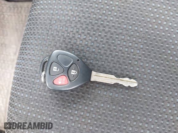 ✅ 2010 Toyota Matrix • VIN: 2T1KU4EE3AC274566 • Lot: 42201701. Wystawiony na IAAI z przebiegiem 107 108 mil. Bezpłatny archiwum sprzedaży aukcyjnych z USA i szczegółowy raport historii pojazdu na DreamBid. Zdjęcie 11.