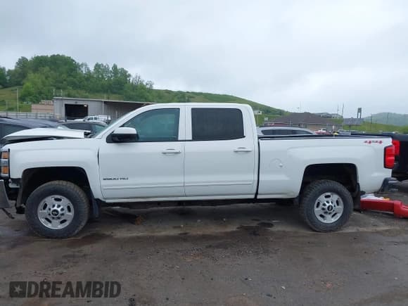 ✅ 2015 Chevrolet Silverado 2500HD LT • VIN: 1GC1KVEG7FF624370 • Lot: 39313846. Wystawiony na IAAI z przebiegiem 154 519 mil. Bezpłatny archiwum sprzedaży aukcyjnych z USA i szczegółowy raport historii pojazdu na DreamBid. Zdjęcie 14.