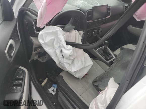 ✅ 2020 Hyundai Venue SEL • VIN: KMHRC8A36LU028884 • Lot: 82568164. Listed on Copart with Not provided. Free auction sales archive from the USA and detailed vehicle history report at DreamBid. Image 8.