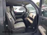 ✅ 2007 Honda Element LX • VIN: 5J6YH28387L014544 • Lot: 42724704. Wystawiony na IAAI z przebiegiem 41 620 mil. Bezpłatny archiwum sprzedaży aukcyjnych z USA i szczegółowy raport historii pojazdu na DreamBid. Zdjęcie 5.