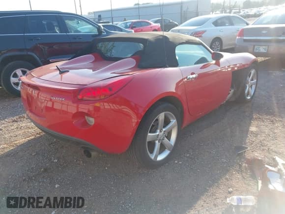 ✅ 2008 Pontiac Solstice • VIN: 1G2MC35B48Y118588 • Лот: 42895772. Опубликован ранее на IAAI с пробегом 128 134 миль. Бесплатный доступ к архиву аукционных продаж из США и подробный отчёт об истории автомобиля на DreamBid. Изображение 4.