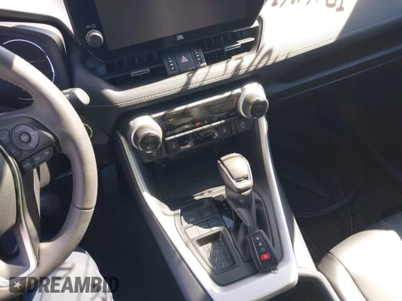 ✅ 2024 Toyota RAV4 XLE Premium • VIN: 2T3C1RFV0RC262211 • Лот: 43577824. Опубликован ранее на IAAI с пробегом 20 551 миль. Бесплатный доступ к архиву аукционных продаж из США и подробный отчёт об истории автомобиля на DreamBid. Изображение 11.