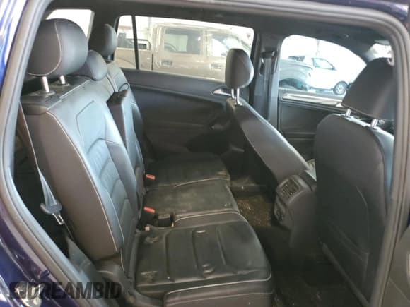 ✅ 2021 Volkswagen Tiguan SEL Premium R-Line • VIN: 3VV4B7AX2MM046398 • Лот: 68969775. Опубликован ранее на Copart с пробегом 71 471 миль. Бесплатный доступ к архиву аукционных продаж из США и подробный отчёт об истории автомобиля на DreamBid. Изображение 11.