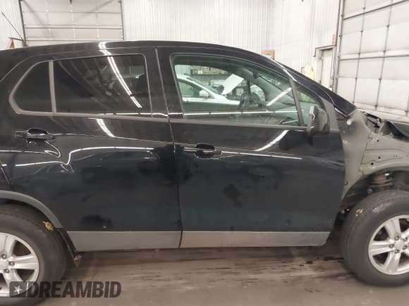 ✅ 2021 Chevrolet Trax LS • VIN: KL7CJNSB4MB314067 • Lot: 43102870. Listed on IAAI with 20,609 mi. Free auction sales archive from the USA and detailed vehicle history report at DreamBid. Image 14.
