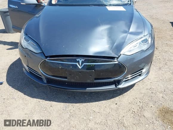 ✅ 2013 Tesla Model S • VIN: 5YJSA1CN7DFP24990 • Lot: 43393021. Wystawiony na IAAI z przebiegiem 143 257 mil. Bezpłatny archiwum sprzedaży aukcyjnych z USA i szczegółowy raport historii pojazdu na DreamBid. Zdjęcie 6.