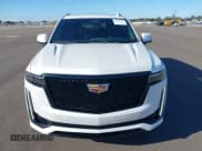 ✅ 2023 Cadillac Escalade 4WD Sport • VIN: 1GYS4FKL7PR286940 • Лот: 40702874. Опубликован ранее на IAAI с пробегом 7 981 миль. Бесплатный доступ к архиву аукционных продаж из США и подробный отчёт об истории автомобиля на DreamBid. Изображение 6.