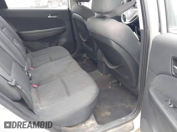 2010 Hyundai Elantra GLS z VIN KMHDC8AE1AU056746, wystawiony jako IAAI lot #43211721 z przebiegiem 163 547 mil mil oraz . Historia ofert i sprzedaży dostępna na DreamBid. Obrazek 8.