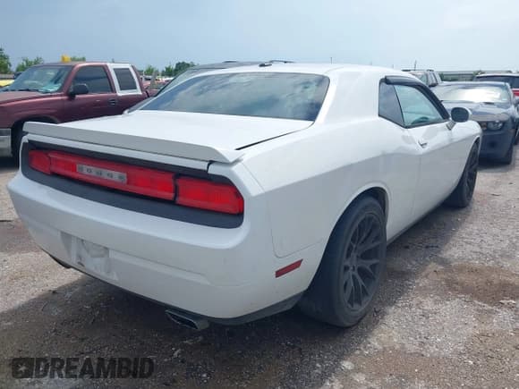 ✅ 2013 Dodge Challenger R/T • VIN: 2C3CDYBTXDH662603 • Лот: 42803154. Опубликован ранее на IAAI с пробегом 175 859 миль. Бесплатный доступ к архиву аукционных продаж из США и подробный отчёт об истории автомобиля на DreamBid. Изображение 4.