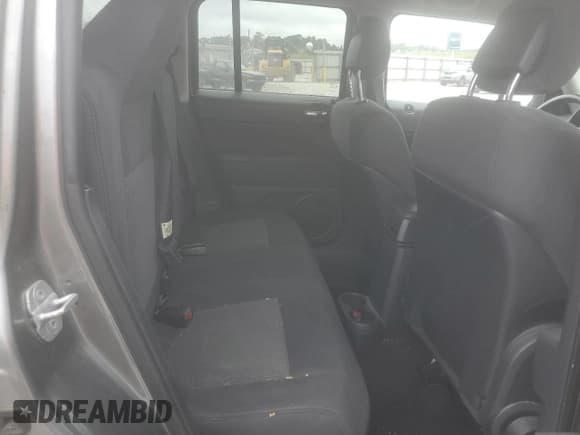 ✅ 2012 Jeep Patriot Latitude • VIN: 1C4NJPFB4CD719964 • Lot: 57077555. Wystawiony na Copart z przebiegiem 143 789 mil. Bezpłatny archiwum sprzedaży aukcyjnych z USA i szczegółowy raport historii pojazdu na DreamBid. Zdjęcie 11.