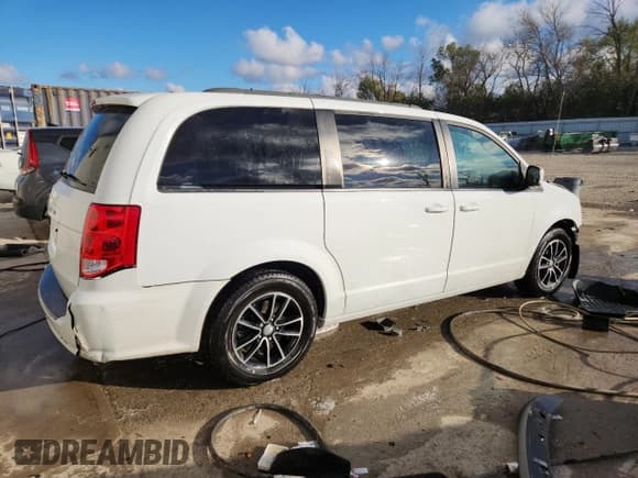 ✅ 2019 Dodge Grand Caravan SE • VIN: 2C4RDGBG5KR503708 • Лот: 90499975. Опубликован ранее на Copart с пробегом 107 606 миль. Бесплатный доступ к архиву аукционных продаж из США и подробный отчёт об истории автомобиля на DreamBid. Изображение 3.