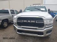 ✅ 2024 Ram 2500 Tradesman • VIN: 3C6UR5CJ3RG328604 • Lot: 43072325. Wystawiony na IAAI z przebiegiem Nie podano. Bezpłatny archiwum sprzedaży aukcyjnych z USA i szczegółowy raport historii pojazdu na DreamBid. Zdjęcie 13.