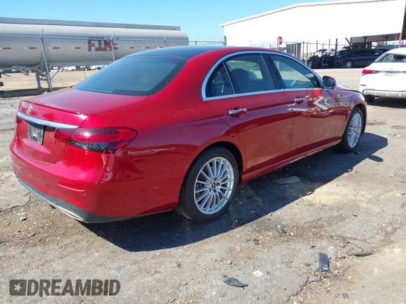 ✅ 2022 Mercedes-Benz E 350 • VIN: W1KZF8DB7NB097263 • Lot: 43371288. Wystawiony na IAAI z przebiegiem 35 204 mil. Bezpłatny archiwum sprzedaży aukcyjnych z USA i szczegółowy raport historii pojazdu na DreamBid. Zdjęcie 4.