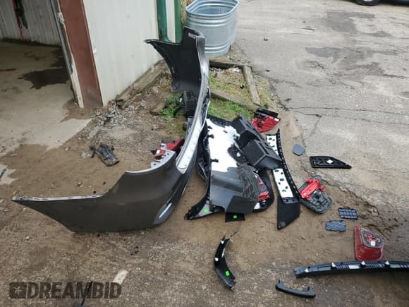 ✅ 2019 Kia Sorento SX Limited • VIN: 5XYPKDA55KG464053 • Lot: 80936305. Listed on Copart with 108,321 mi. Free auction sales archive from the USA and detailed vehicle history report at DreamBid. Image 12.