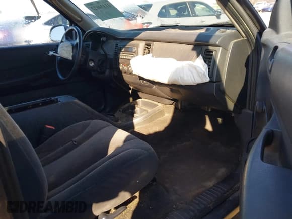 ✅ 2002 Dodge Dakota • VIN: 1B7GG12X72S664670 • Lot: 41334622. Wystawiony na IAAI z przebiegiem Nie podano. Bezpłatny archiwum sprzedaży aukcyjnych z USA i szczegółowy raport historii pojazdu na DreamBid. Zdjęcie 5.