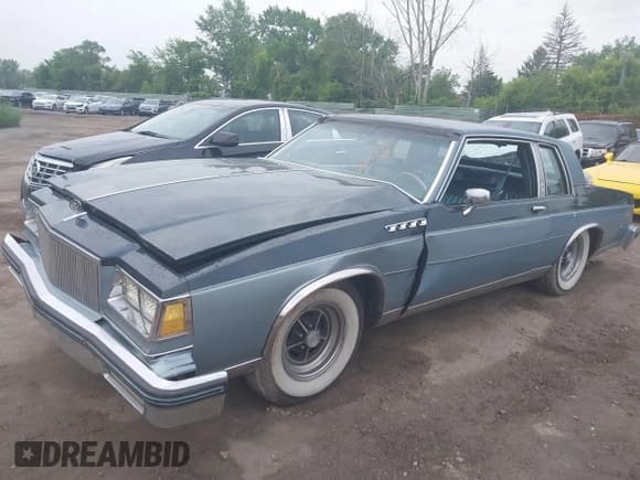 ✅ 1985 Buick LeSabre • VIN: 1G4BN37Y3FH835149 • Lot: 42450780. Wystawiony na IAAI z przebiegiem 1 297 mil. Bezpłatny archiwum sprzedaży aukcyjnych z USA i szczegółowy raport historii pojazdu na DreamBid. Zdjęcie 2.