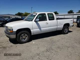 2000 Chevrolet Silverado 1500 LS with VIN 1GCEK19T7YE379483, listed as a Copart auction lot 68048135 with 319,931 mi miles and Clean title. Bid and sale history available at DreamBid. Image 1.