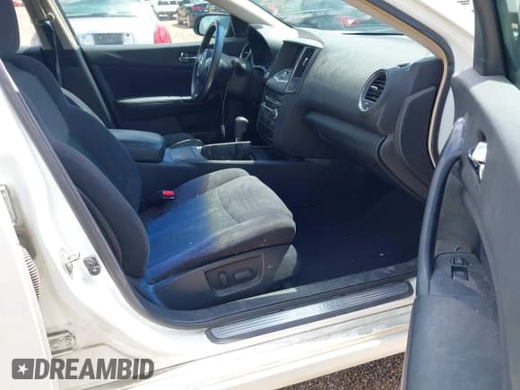 ✅ 2014 Nissan Maxima SV • VIN: 1N4AA5AP2EC443353 • Лот: 42538040. Опубликован ранее на IAAI с пробегом 174 615 миль. Бесплатный доступ к архиву аукционных продаж из США и подробный отчёт об истории автомобиля на DreamBid. Изображение 5.