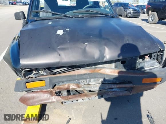 ✅ 1994 Toyota Pickup • VIN: JT4RN81A5R5183586 • Lot: 43734118. Listed on IAAI with 259,243 mi. Free auction sales archive from the USA and detailed vehicle history report at DreamBid. Image 6.