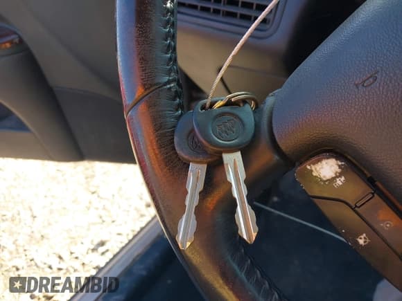 ✅ 2007 Buick LaCrosse CXL • VIN: 2G4WD582671178331 • Lot: 37930145. Wystawiony na IAAI z przebiegiem 163 691 mil. Bezpłatny archiwum sprzedaży aukcyjnych z USA i szczegółowy raport historii pojazdu na DreamBid. Zdjęcie 11.