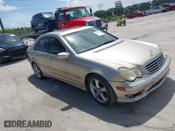 ✅ 2005 Mercedes-Benz C 320 • VIN: WDBRF64J45F610076 • Lot: 42422374. Listed on IAAI with 136,991 mi. Free auction sales archive from the USA and detailed vehicle history report at DreamBid. Image 1.