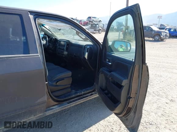 ✅ 2019 Chevrolet Silverado 1500 LT • VIN: 2GCVKPEC2K1198132 • Lot: 43262419. Wystawiony na IAAI z przebiegiem 128 687 mil. Bezpłatny archiwum sprzedaży aukcyjnych z USA i szczegółowy raport historii pojazdu na DreamBid. Zdjęcie 5.