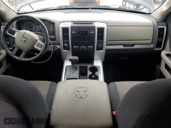 2010 Dodge 1500 Laramie z VIN 1D7RV1GT4AS186572, wystawiony jako Copart lot #51279975 z przebiegiem 189 093 mil mil oraz Szkoda całkowita • Salvage title. Historia ofert i sprzedaży dostępna na DreamBid. Obrazek 8.