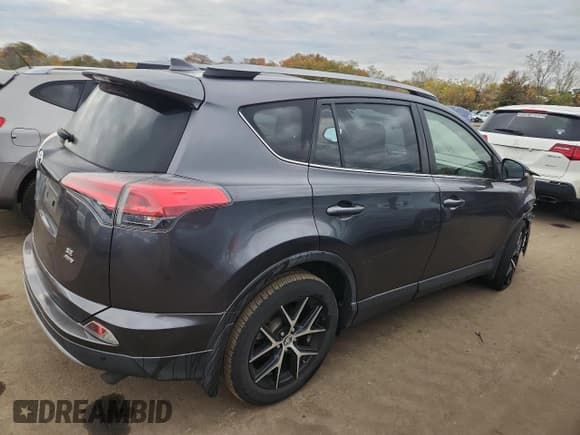 ✅ 2017 Toyota RAV4 SE • VIN: JTMJFREV2HJ156901 • Lot: 86880895. Wystawiony na Copart z przebiegiem 123 294 mil. Bezpłatny archiwum sprzedaży aukcyjnych z USA i szczegółowy raport historii pojazdu na DreamBid. Zdjęcie 3.