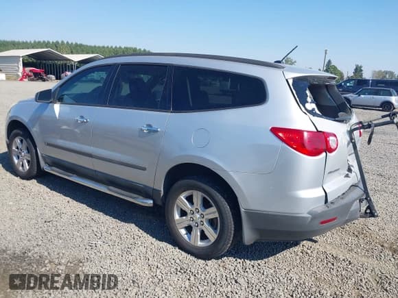 ✅ 2010 Chevrolet Traverse LS • VIN: 1GNLVEED7AS104912 • Lot: 43310260. Wystawiony na IAAI z przebiegiem 172 736 mil. Bezpłatny archiwum sprzedaży aukcyjnych z USA i szczegółowy raport historii pojazdu na DreamBid. Zdjęcie 3.