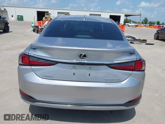 ✅ 2024 Lexus ES 300h Luxury • VIN: 58AEA1C15RU042140 • Lot: 42548438. Listed on IAAI with 6,505 mi. Free auction sales archive from the USA and detailed vehicle history report at DreamBid. Image 17.