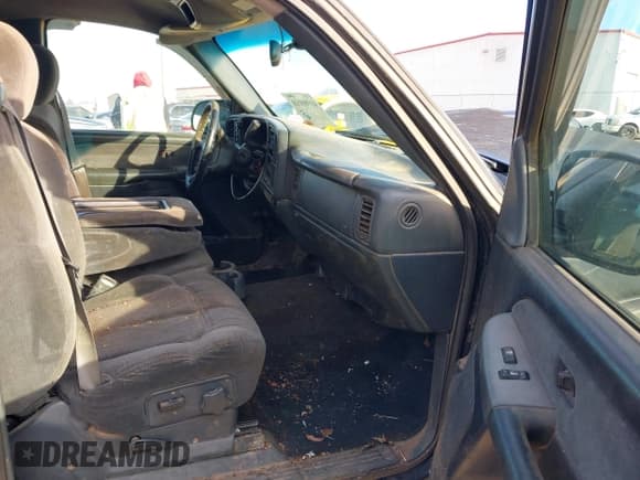 ✅ 2001 Chevrolet Silverado 1500 LS • VIN: 1GCEK14T11Z103743 • Lot: 41300118. Listed on IAAI with Not provided. Free auction sales archive from the USA and detailed vehicle history report at DreamBid. Image 5.