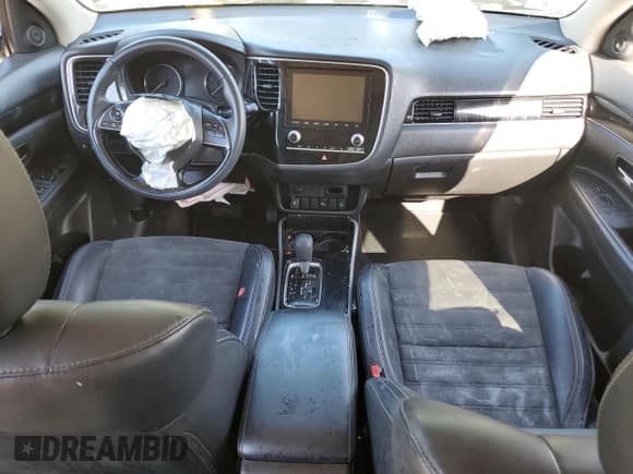 ✅ 2020 Mitsubishi Outlander ES • VIN: JA4AZ3A32LZ039963 • Lot: 70902865. Wystawiony na Copart z przebiegiem Nie podano. Bezpłatny archiwum sprzedaży aukcyjnych z USA i szczegółowy raport historii pojazdu na DreamBid. Zdjęcie 8.