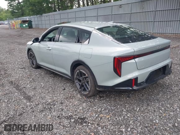 ✅ 2025 Kia K4 GT-Line • VIN: 3KPFW4DE3SE043442 • Лот: 42706878. Опубликован ранее на IAAI с пробегом 2 445 миль. Бесплатный доступ к архиву аукционных продаж из США и подробный отчёт об истории автомобиля на DreamBid. Изображение 3.