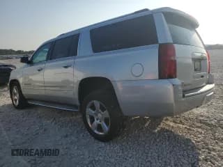✅ 2017 Chevrolet Suburban Premier • VIN: 1GNSKJKC5HR215260 • Lot: 64230254. Wystawiony na Copart z przebiegiem 122 978 mil. Bezpłatny archiwum sprzedaży aukcyjnych z USA i szczegółowy raport historii pojazdu na DreamBid. Zdjęcie 2.