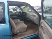 ✅ 1995 Chevrolet Silverado 1500 • VIN: 2GCEC19K3S1138176 • Lot: 43689474. Wystawiony na IAAI z przebiegiem 250 915 mil. Bezpłatny archiwum sprzedaży aukcyjnych z USA i szczegółowy raport historii pojazdu na DreamBid. Zdjęcie 5.