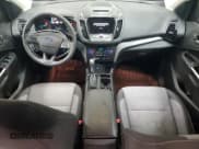 ✅ 2017 Ford Escape SE • VIN: 1FMCU9G94HUB77953 • Lot: 90414335. Wystawiony na Copart z przebiegiem 134 484 mil. Bezpłatny archiwum sprzedaży aukcyjnych z USA i szczegółowy raport historii pojazdu na DreamBid. Zdjęcie 8.