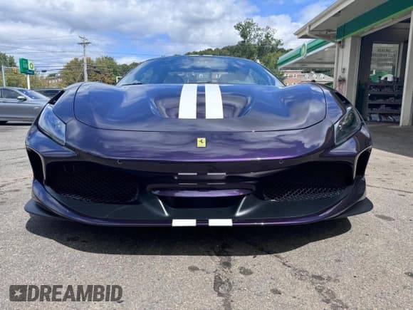 ✅ 2022 Ferrari F8 • VIN: ZFF93LMA1N0275100 • Lot: 76188574. Wystawiony na Copart z przebiegiem 3 520 mil. Bezpłatny archiwum sprzedaży aukcyjnych z USA i szczegółowy raport historii pojazdu na DreamBid. Zdjęcie 9.