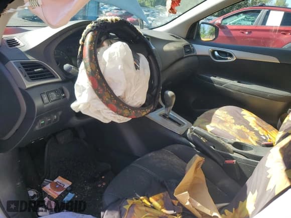 ✅ 2015 Nissan Sentra S • VIN: 3N1AB7AP7FY293657 • Lot: 81857445. Wystawiony na Copart z przebiegiem Nie podano. Bezpłatny archiwum sprzedaży aukcyjnych z USA i szczegółowy raport historii pojazdu na DreamBid. Zdjęcie 8.